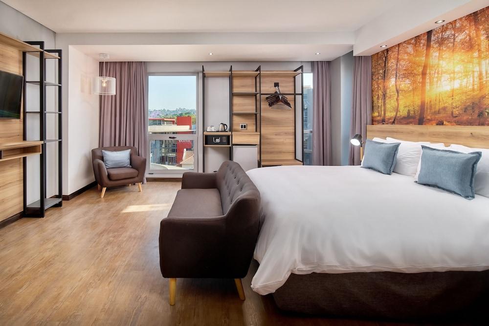 Protea Hotel By Marriott Pretoria Loftus Park Extérieur photo