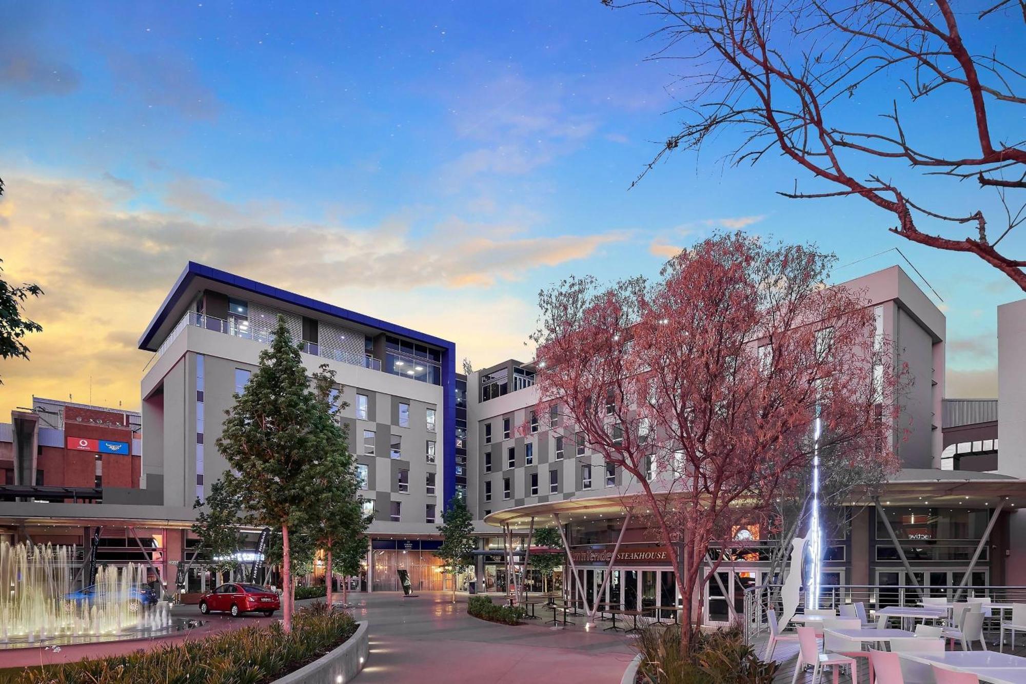 Protea Hotel By Marriott Pretoria Loftus Park Extérieur photo
