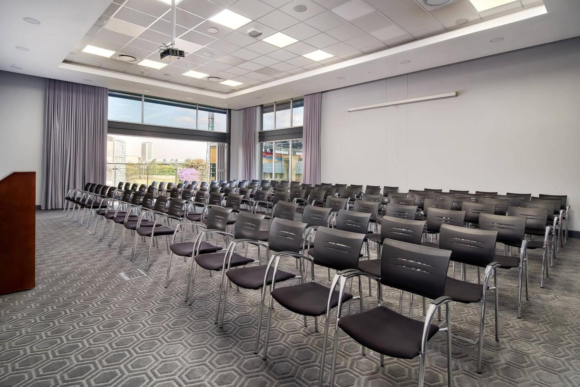 Protea Hotel By Marriott Pretoria Loftus Park Extérieur photo