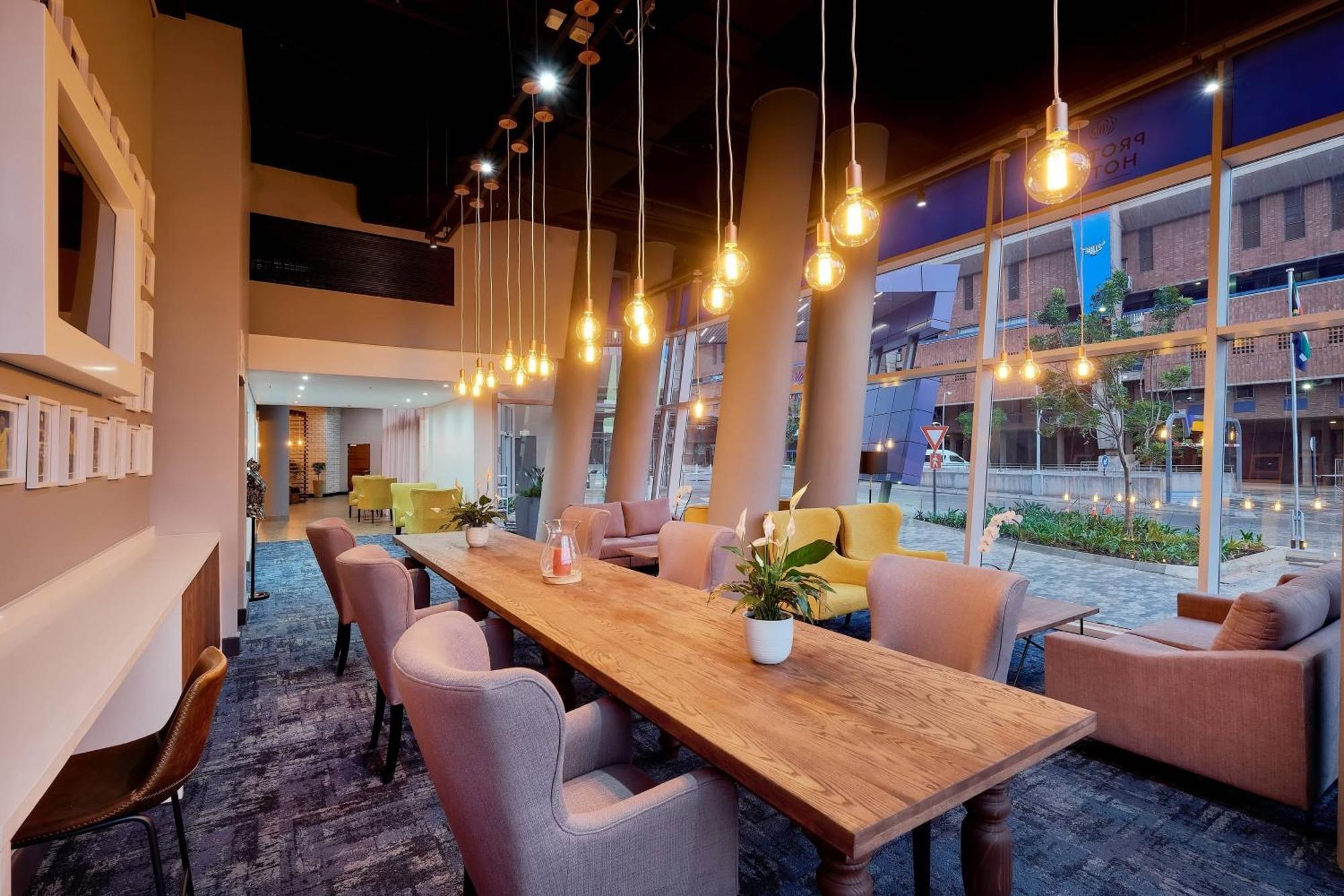 Protea Hotel By Marriott Pretoria Loftus Park Extérieur photo