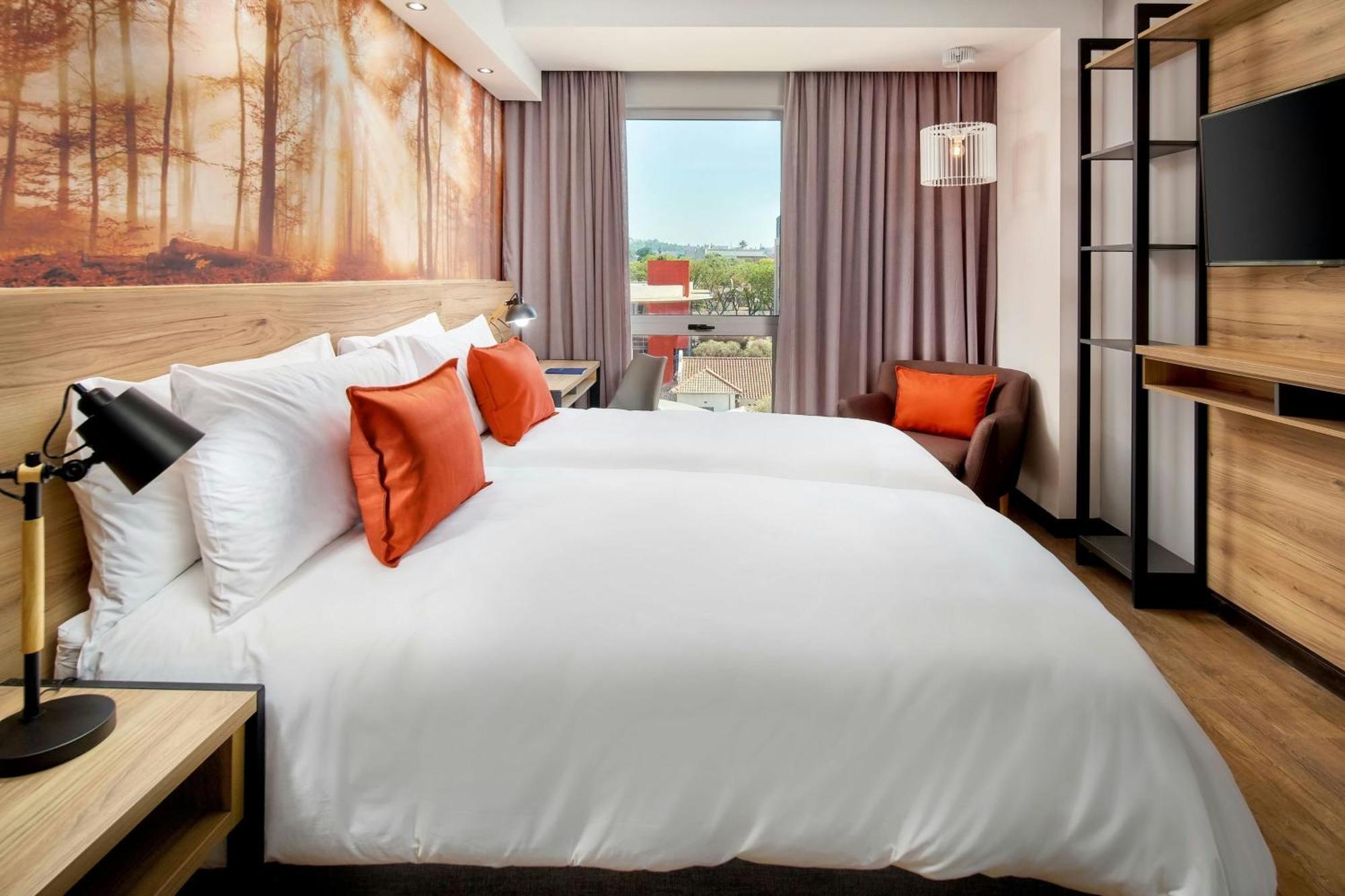 Protea Hotel By Marriott Pretoria Loftus Park Extérieur photo